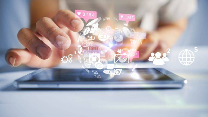 Compl�mentarit� entre r�f�rencement naturel SEO et Social Ads pour une visibilit� durable � Toulon par Bexter.